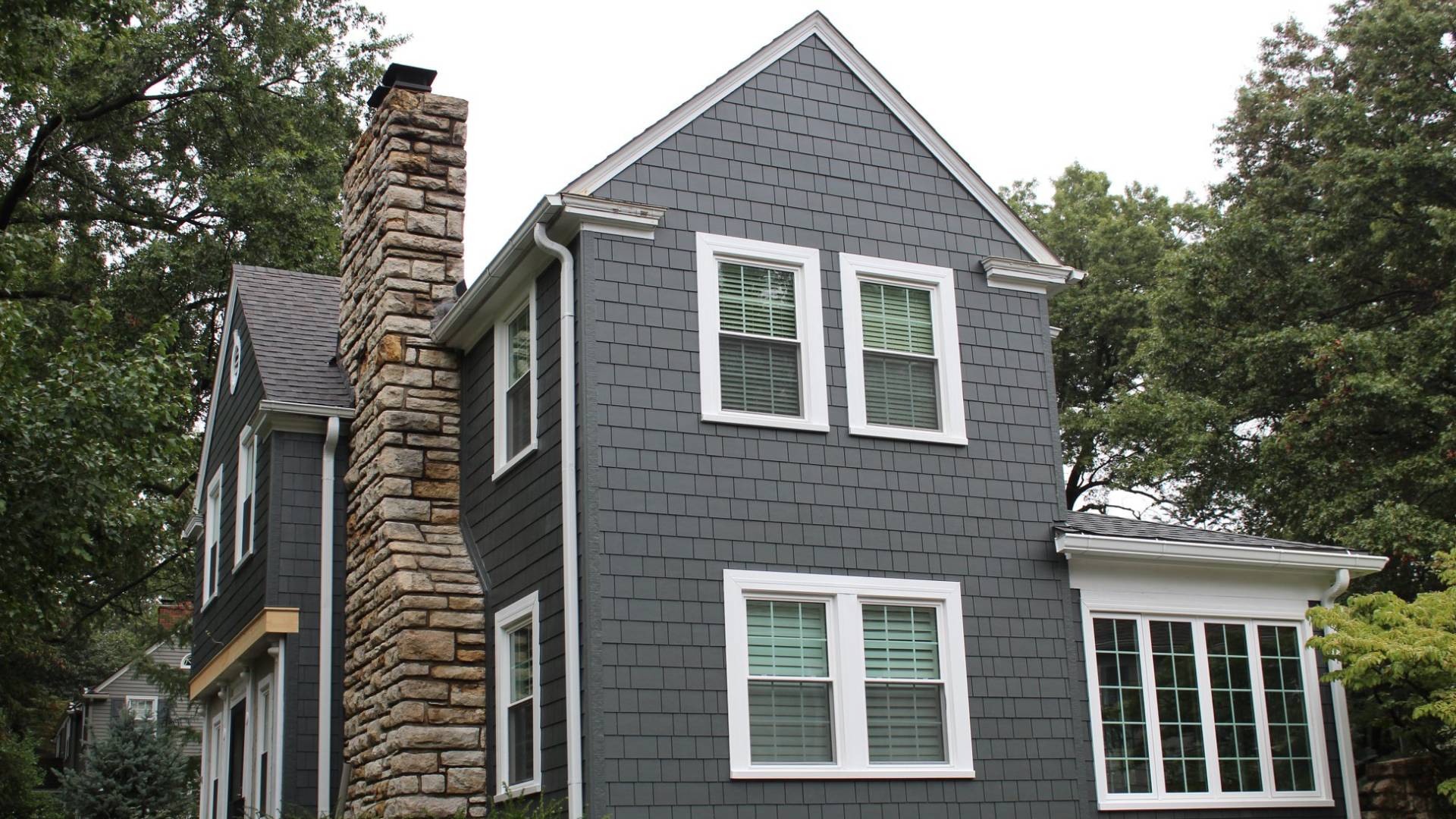 James Hardie siding fitted to a house | Nansemond River Roofing & Siding